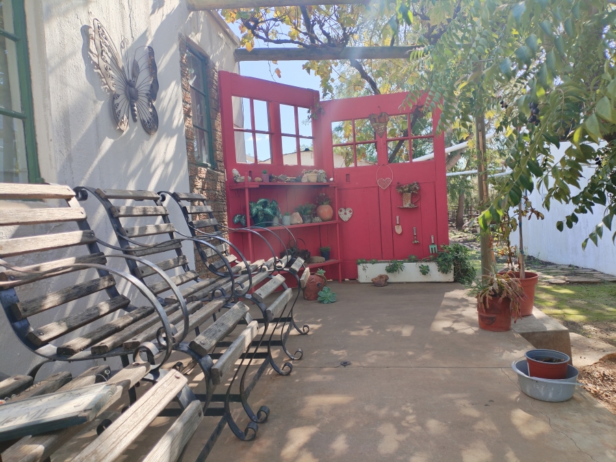 4 Bedroom Property for Sale in Ruststasie Western Cape